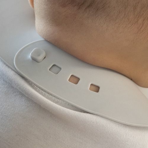 BabyOno Silikonový bryndák, růžový