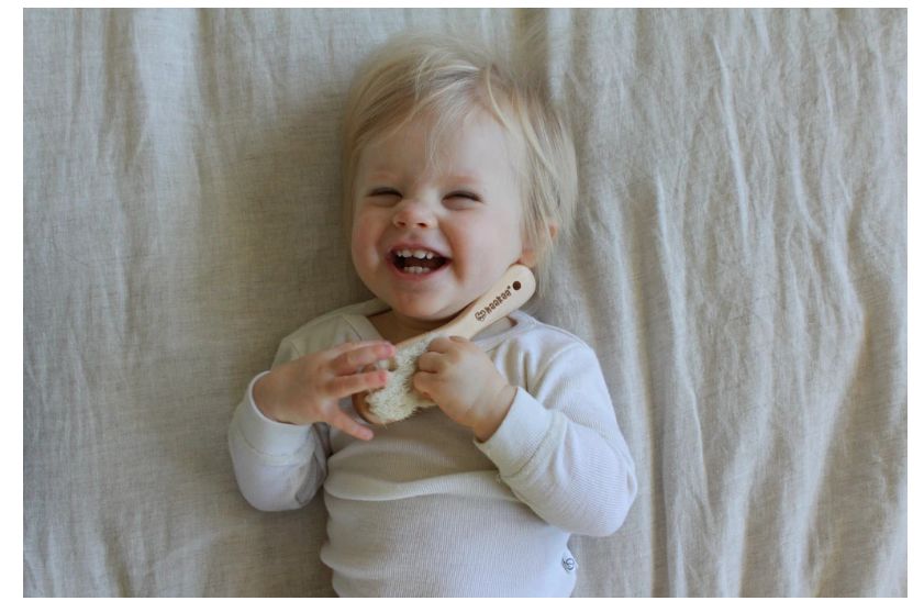 HAAKAA Přírodní kartáček na vlasy z kozí vlny