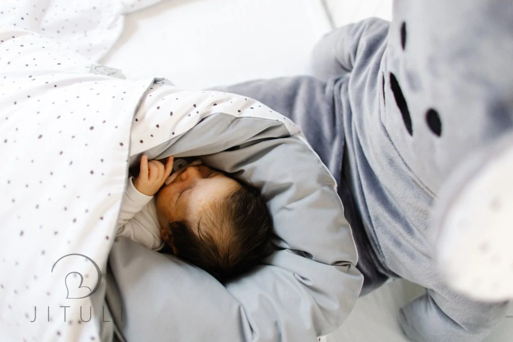 Péřová zavinovačka Maxi 100x100cm Kaňky, šedá