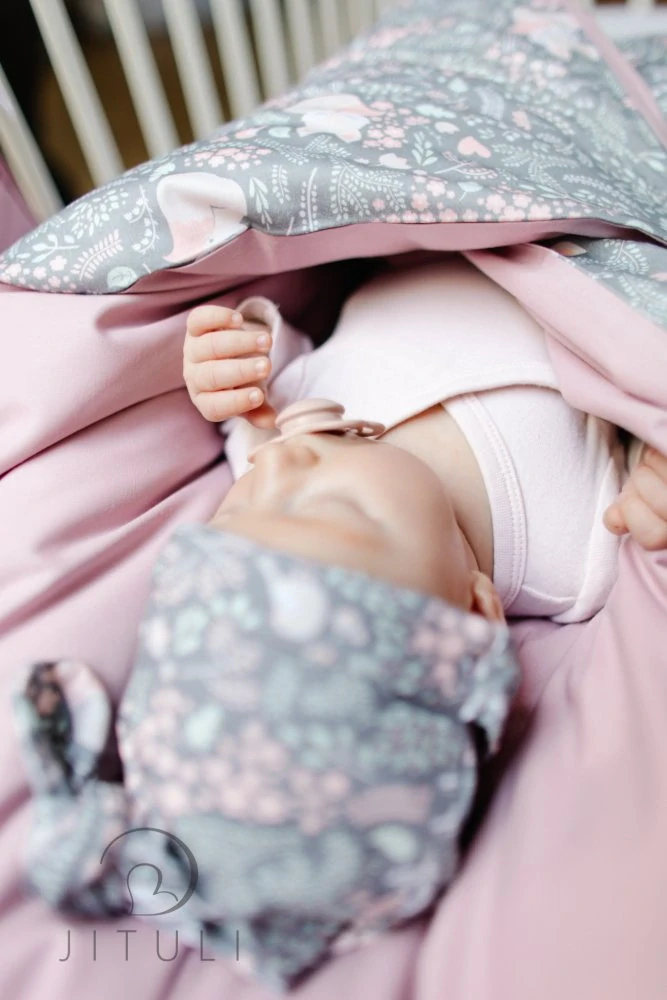 Péřová zavinovačka 85x85 cm Lištičky, šedá/růžová